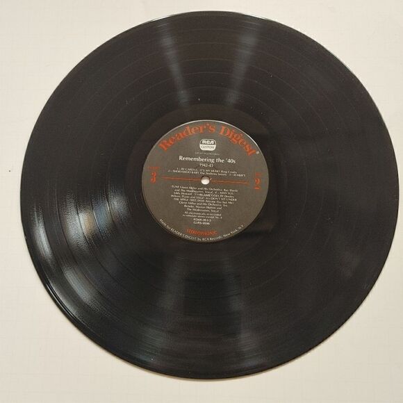 A PARADE OF NOSTALGIC HITS. REMEMBERING THE '40. - Picture 15 of 16